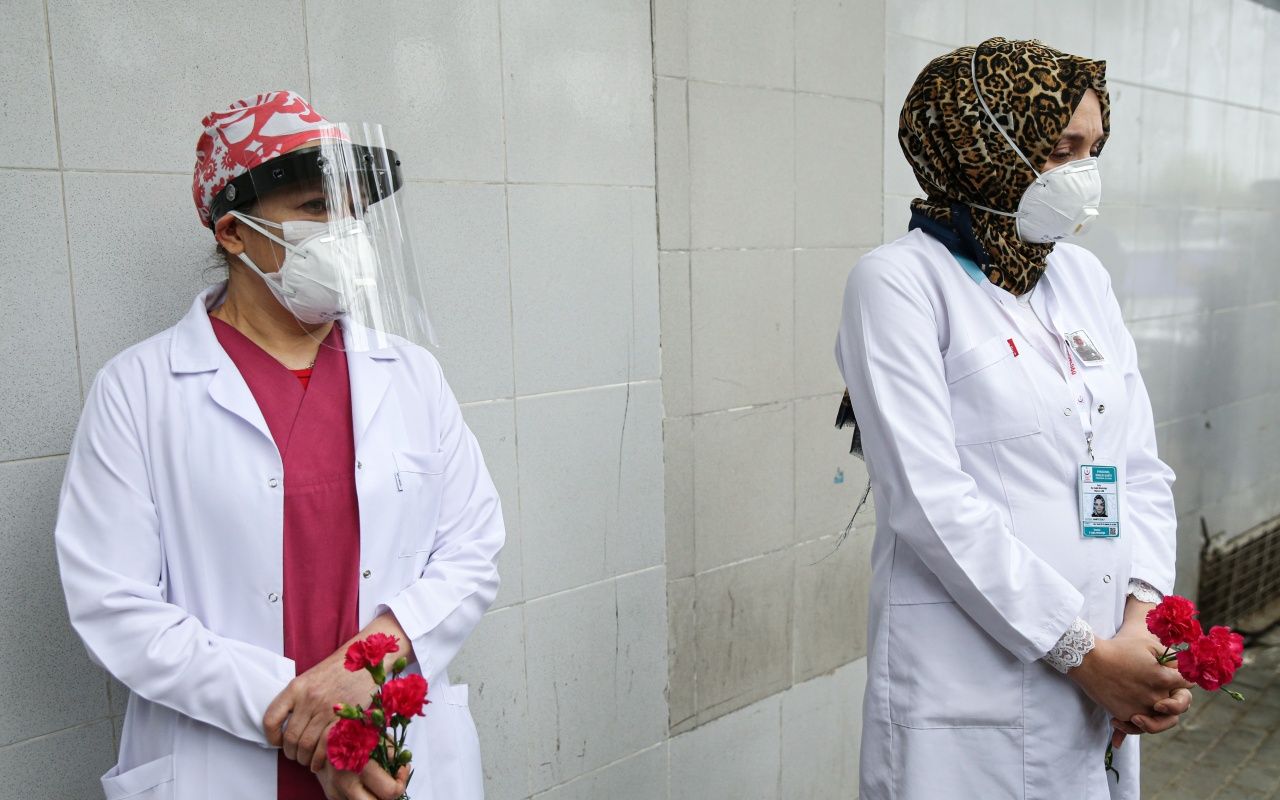 Koronaya yenilen doktor için anma töreni 11