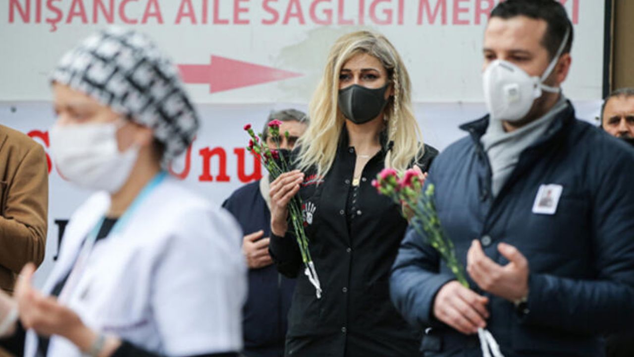 Son dakika... Koronavirüsten vefat eden Dr. Yavuz Kalaycı görev yaptığı yerde anıldı 2