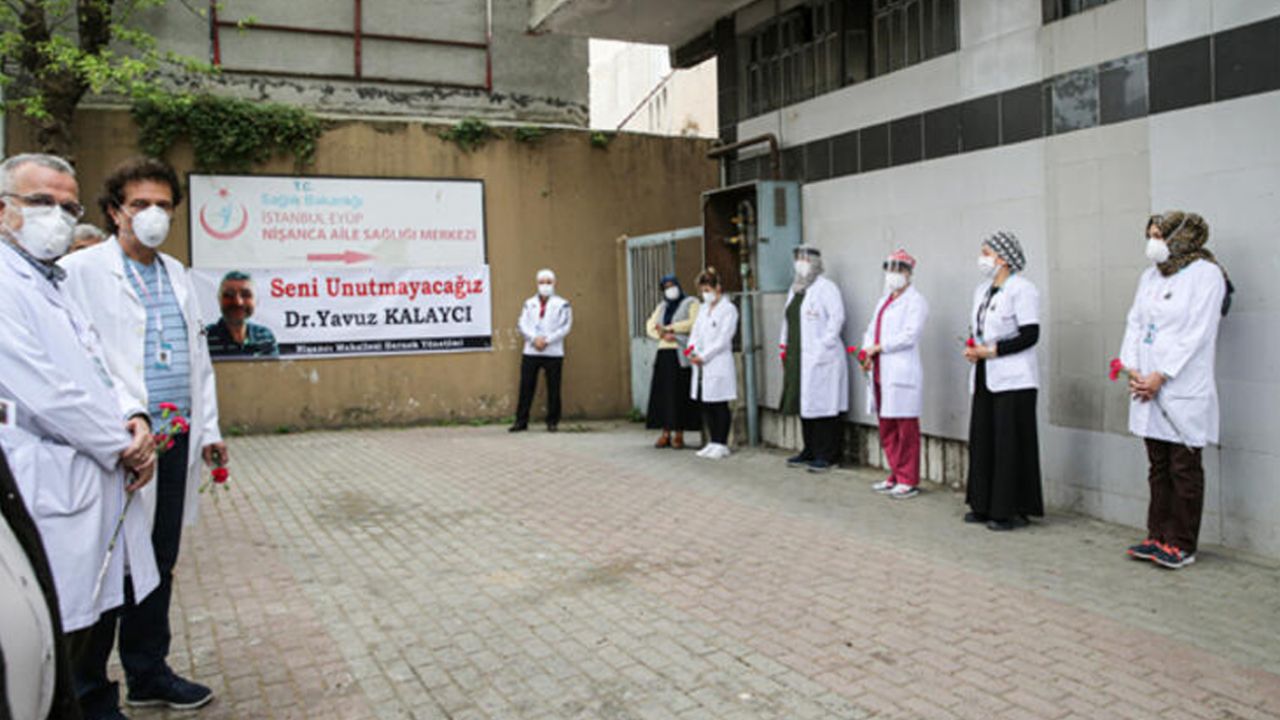 Son dakika... Koronavirüsten vefat eden Dr. Yavuz Kalaycı görev yaptığı yerde anıldı 6