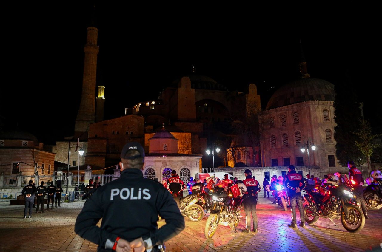 Türkiye tek yürek! Hep bir ağızdan İstiklal Marşı! 24
