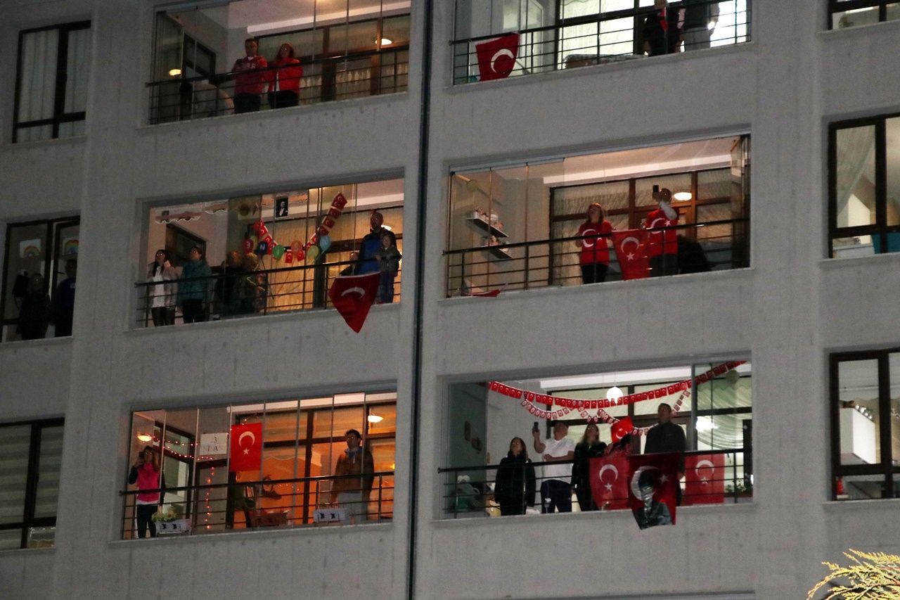 Türkiye tek yürek! Hep bir ağızdan İstiklal Marşı! 38