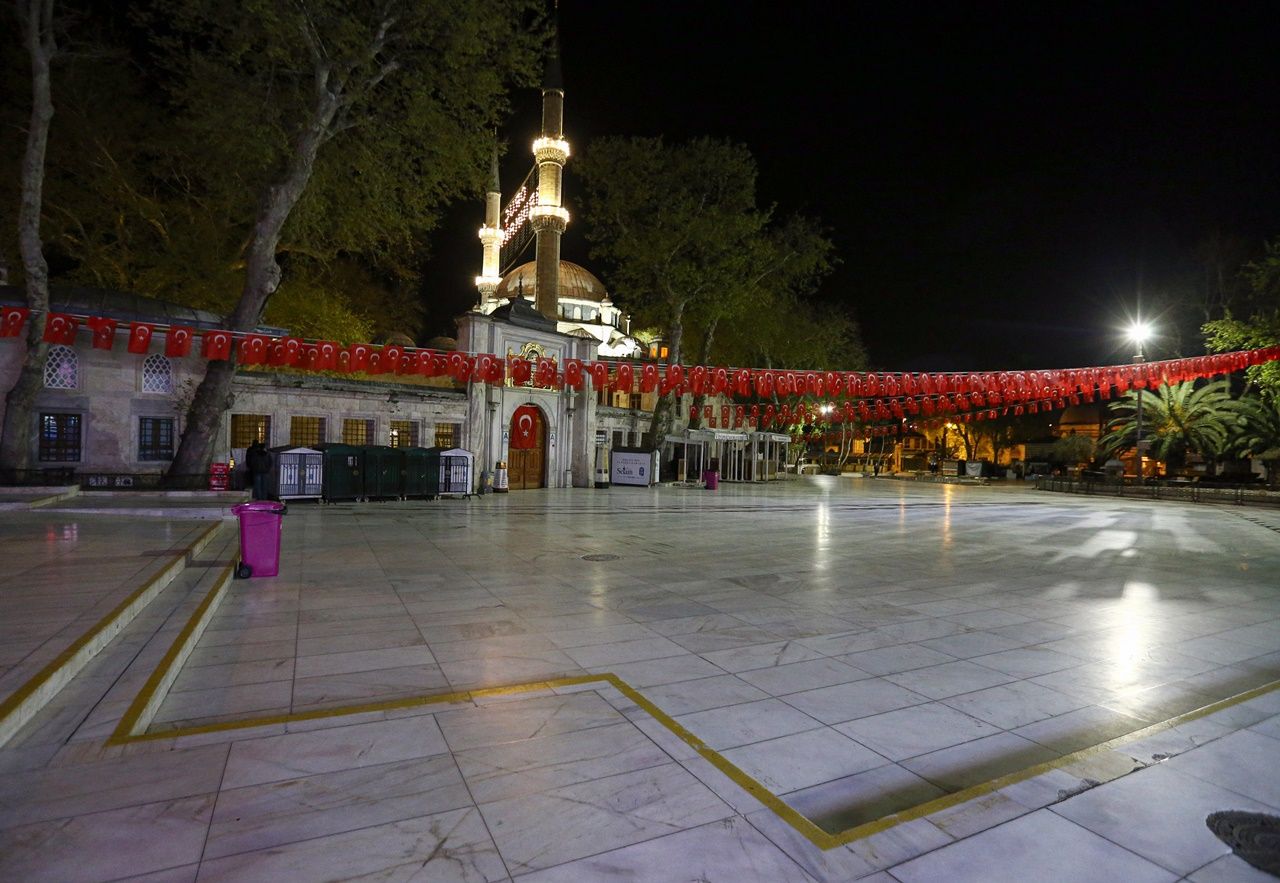 Ramazanda binlerce kişiyi ağırlayan meydanlar boş kaldı... 2