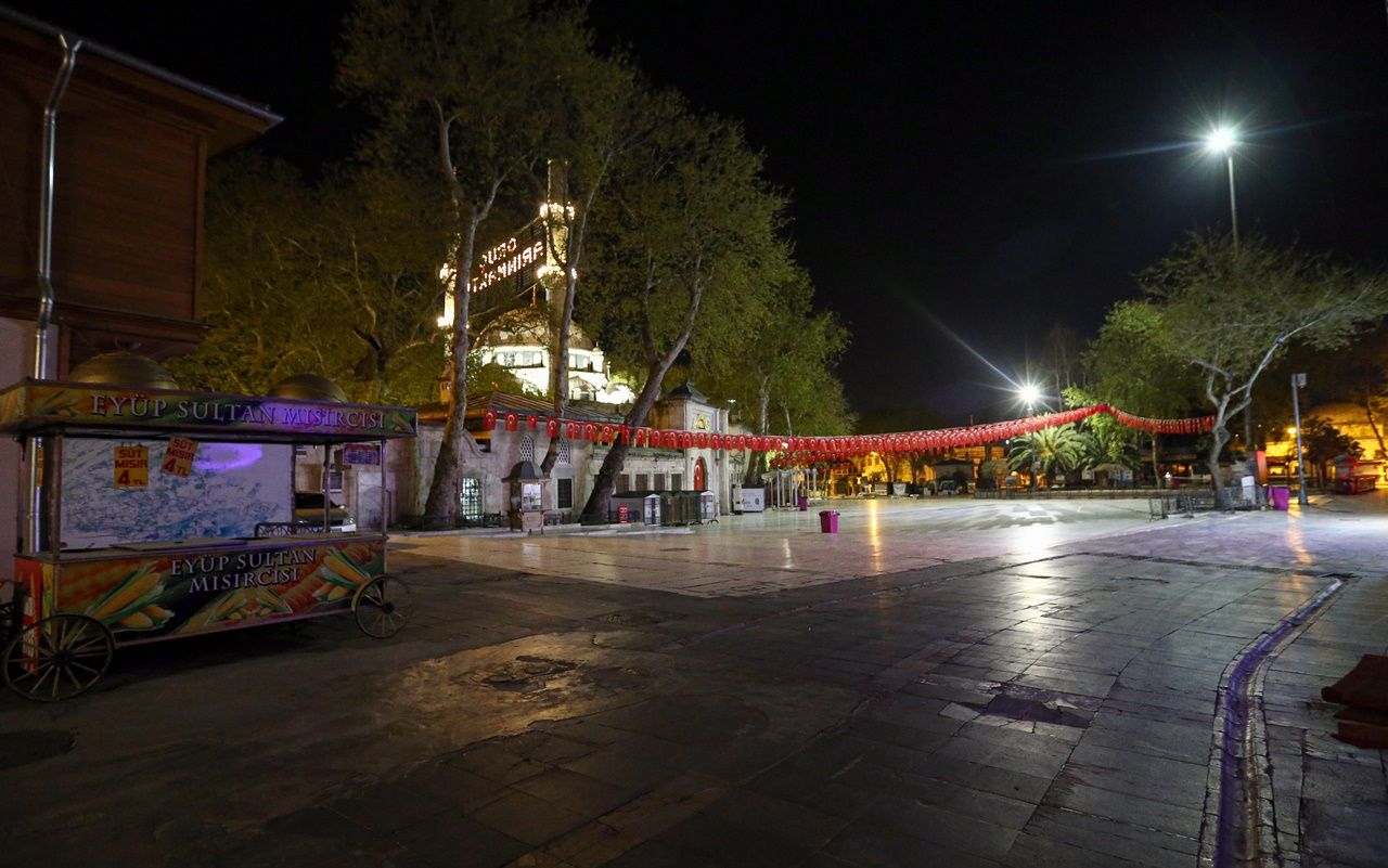Ramazanda binlerce kişiyi ağırlayan meydanlar boş kaldı... 3