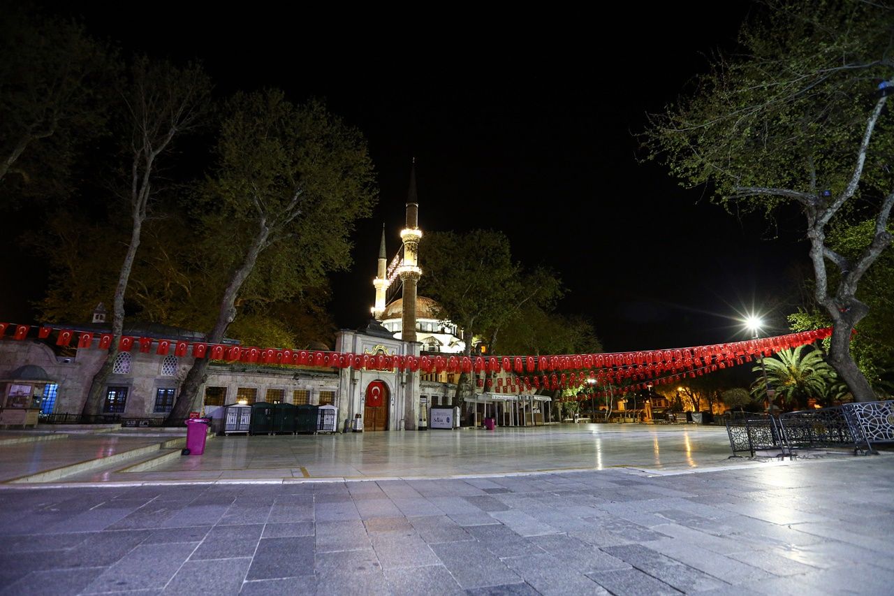 Ramazanda binlerce kişiyi ağırlayan meydanlar boş kaldı... 4