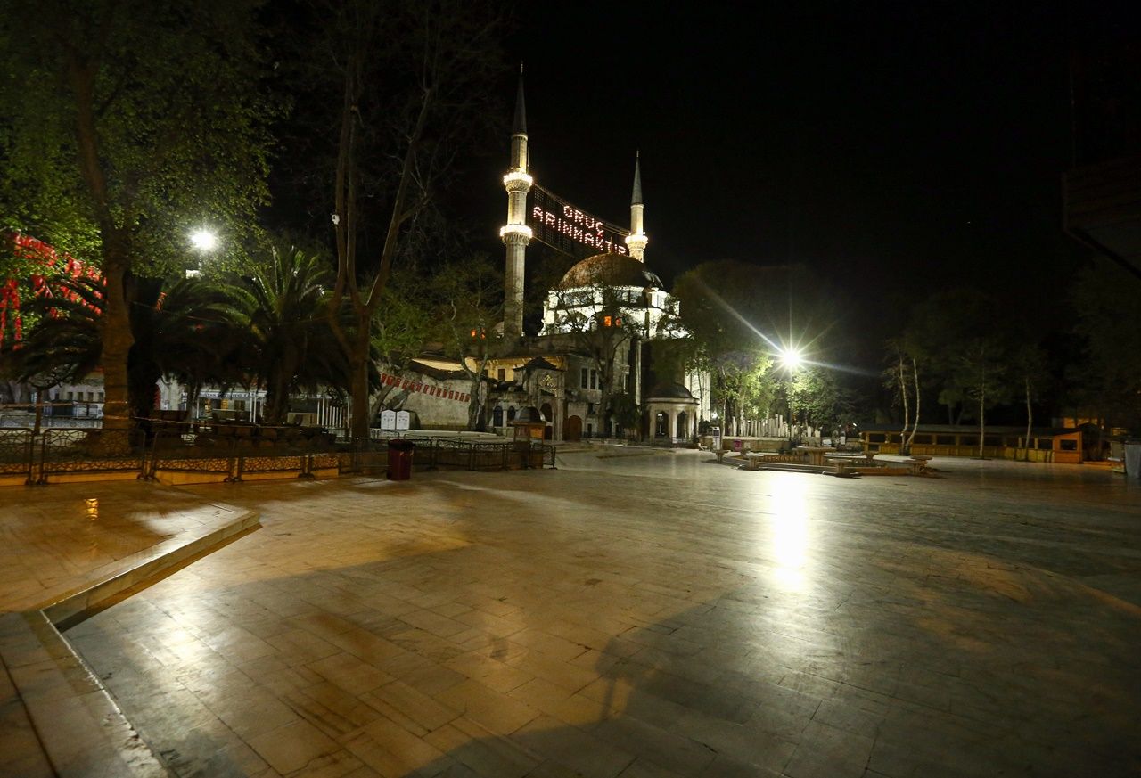 Ramazanda binlerce kişiyi ağırlayan meydanlar boş kaldı... 7