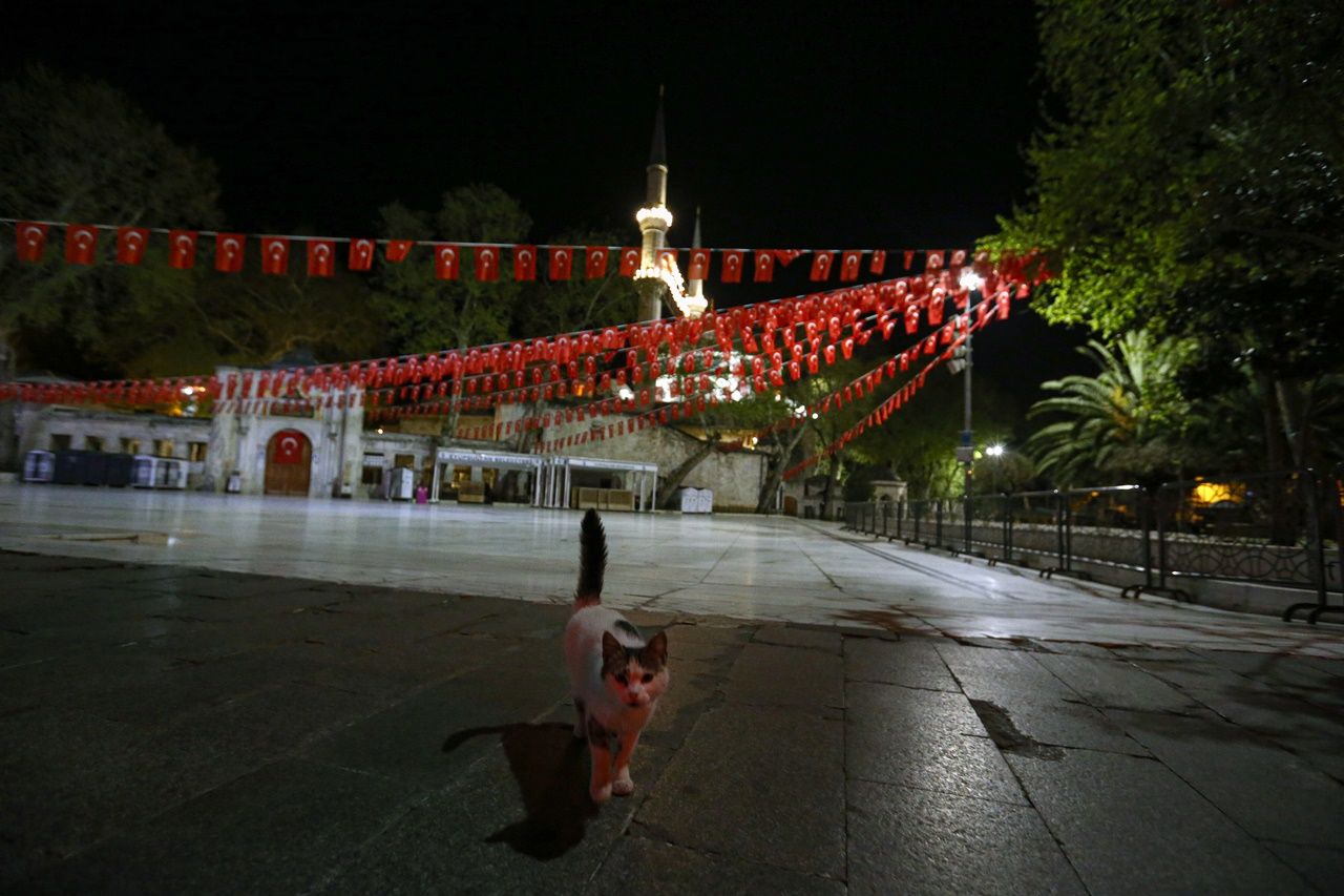 Ramazanda binlerce kişiyi ağırlayan meydanlar boş kaldı... 8