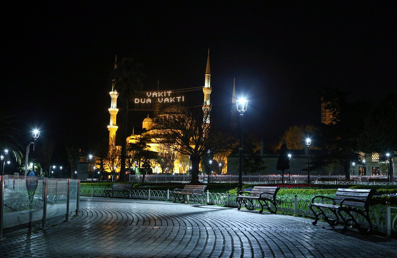 Ramazanda binlerce kişiyi ağırlayan meydanlar boş kaldı... 14