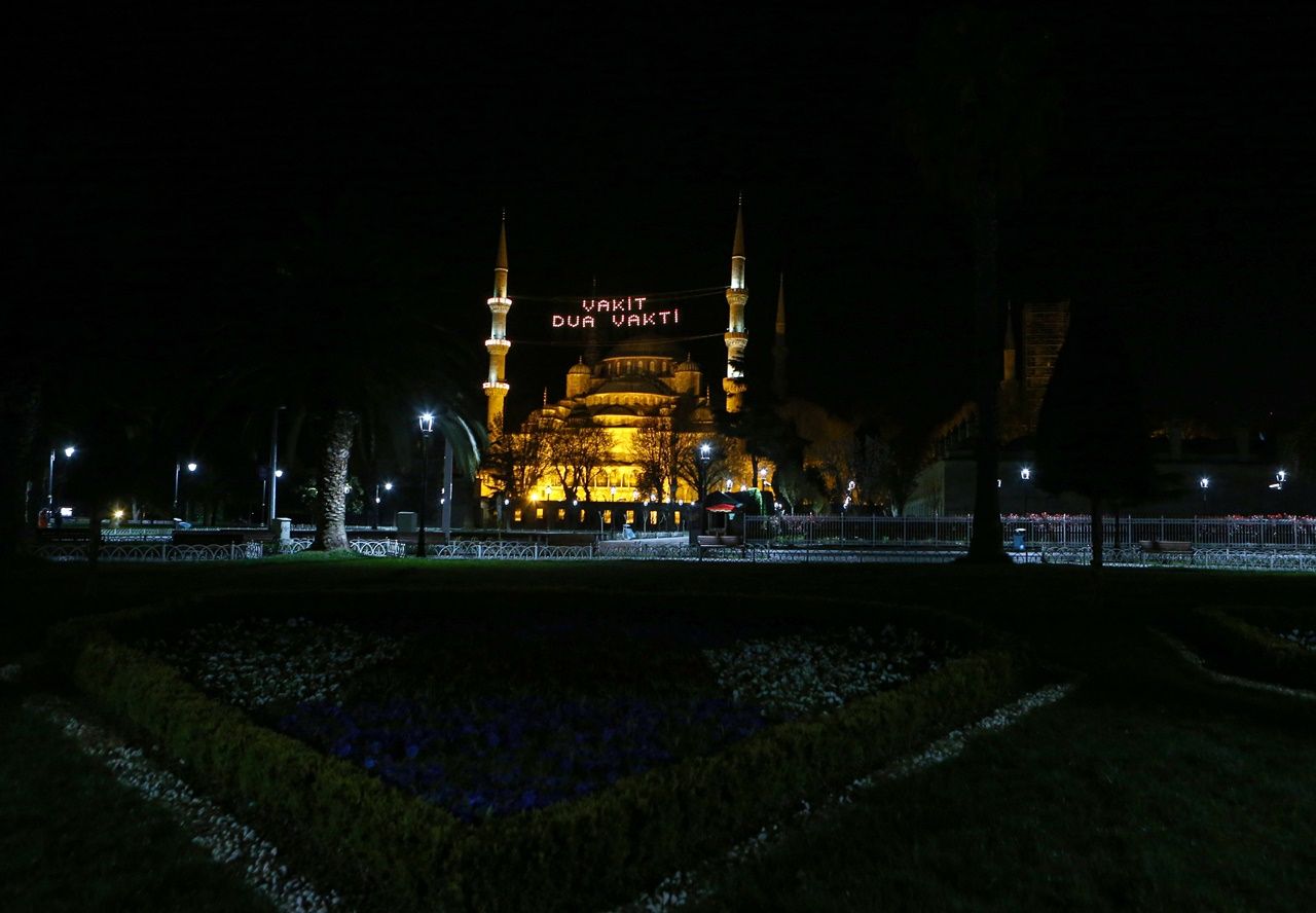 Ramazanda binlerce kişiyi ağırlayan meydanlar boş kaldı... 16
