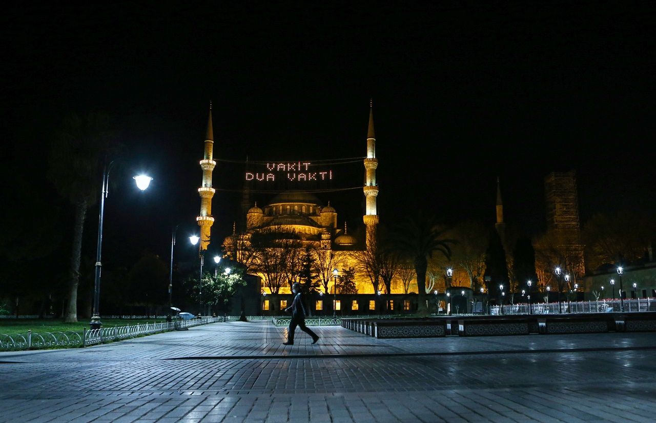 Ramazanda binlerce kişiyi ağırlayan meydanlar boş kaldı... 18