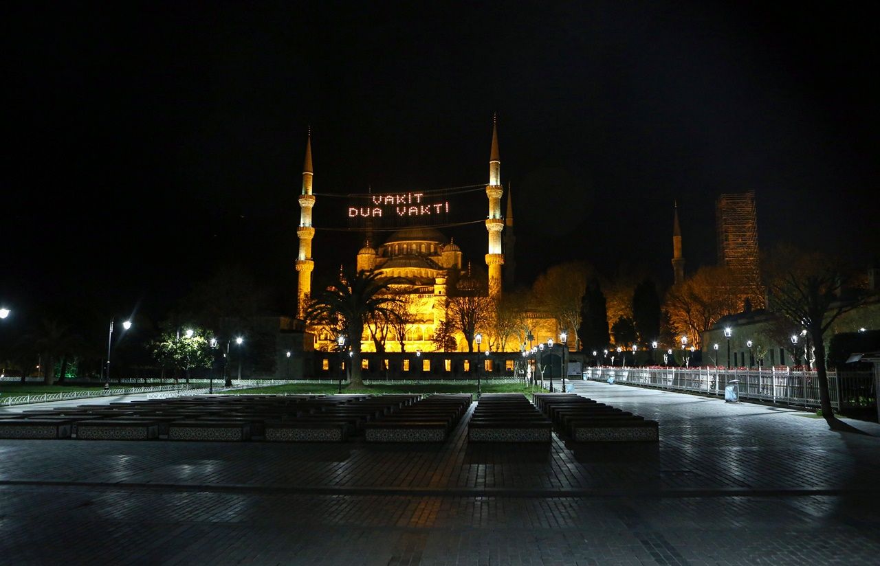 Ramazanda binlerce kişiyi ağırlayan meydanlar boş kaldı... 19