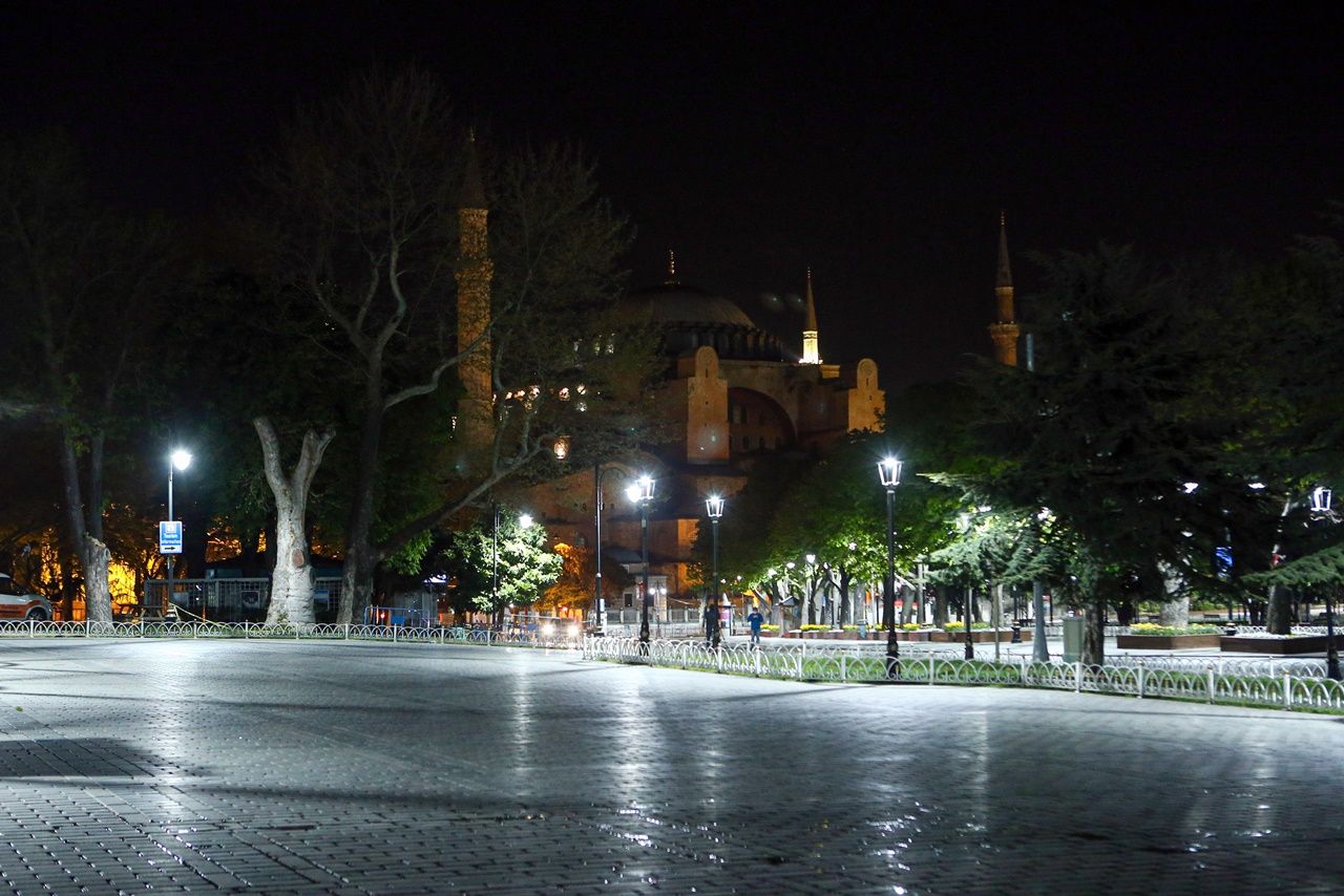 Ramazanda binlerce kişiyi ağırlayan meydanlar boş kaldı... 21