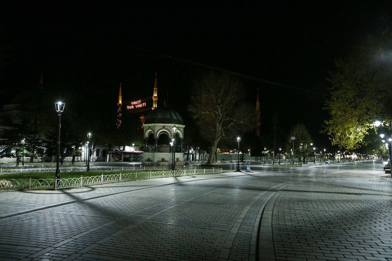 Ramazanda binlerce kişiyi ağırlayan meydanlar boş kaldı... 22