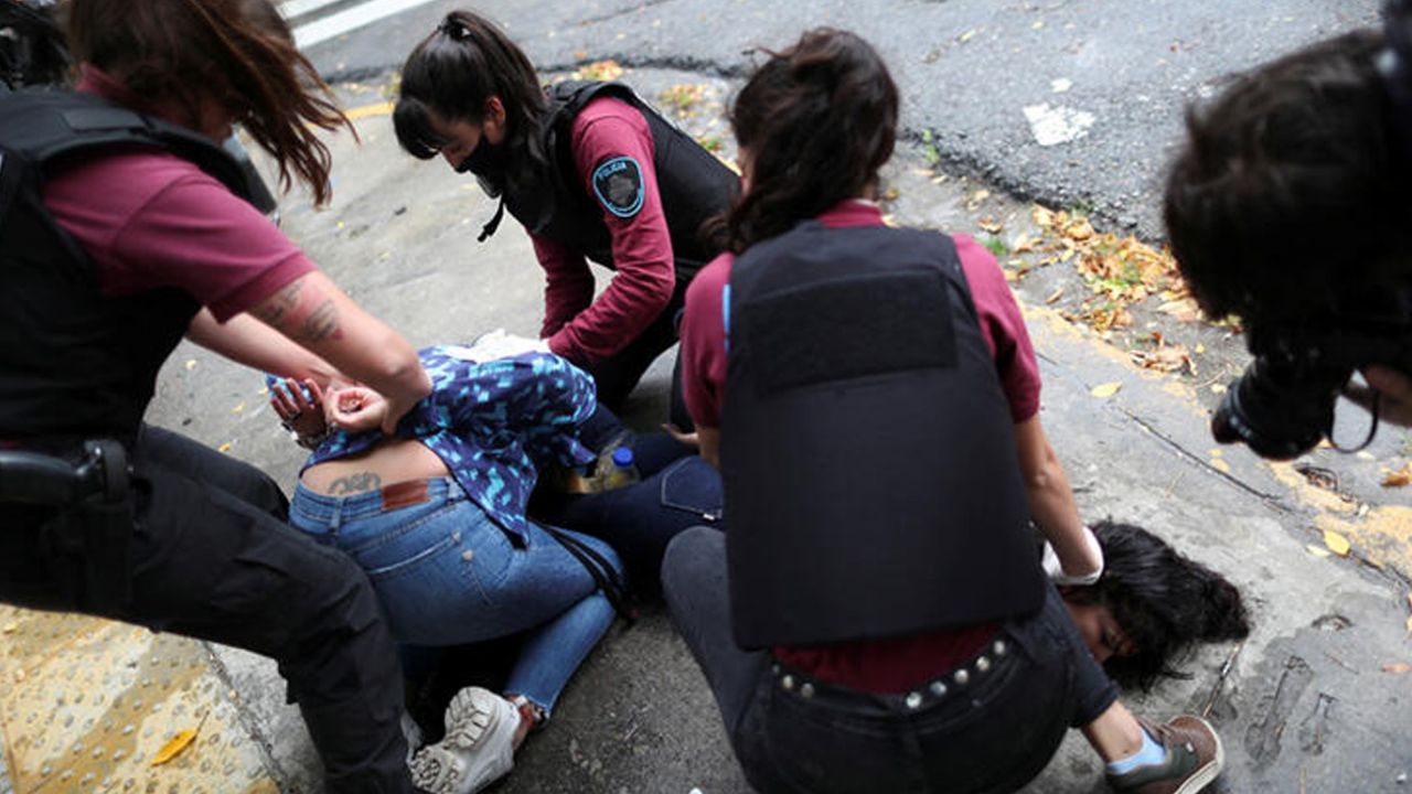 Son dakika... Karantinaya isyan edenler silahlarla sokaklara döküldü 13