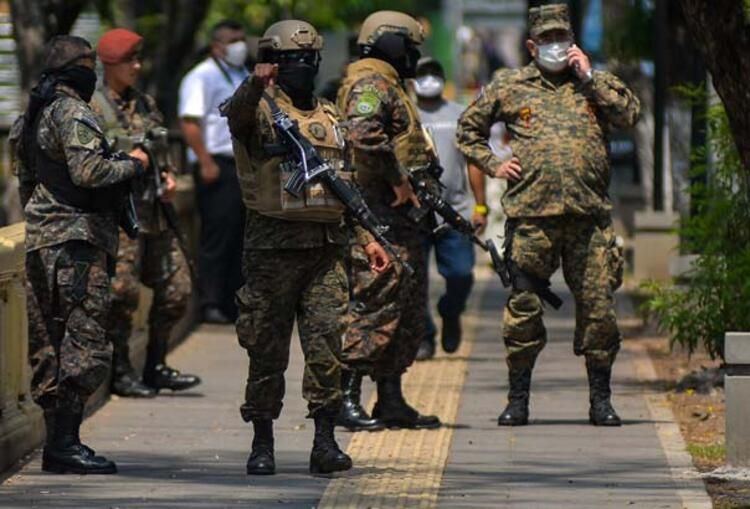 Cezaevinde maksimum acil durum! Mahkumları soyup dizdiler... 7