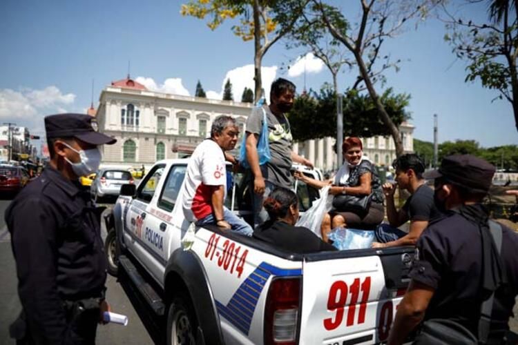 Cezaevinde maksimum acil durum! Mahkumları soyup dizdiler... 12