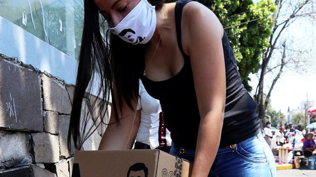 Son dakika... Utanç verici! Kızı paketleri dağıttı 1