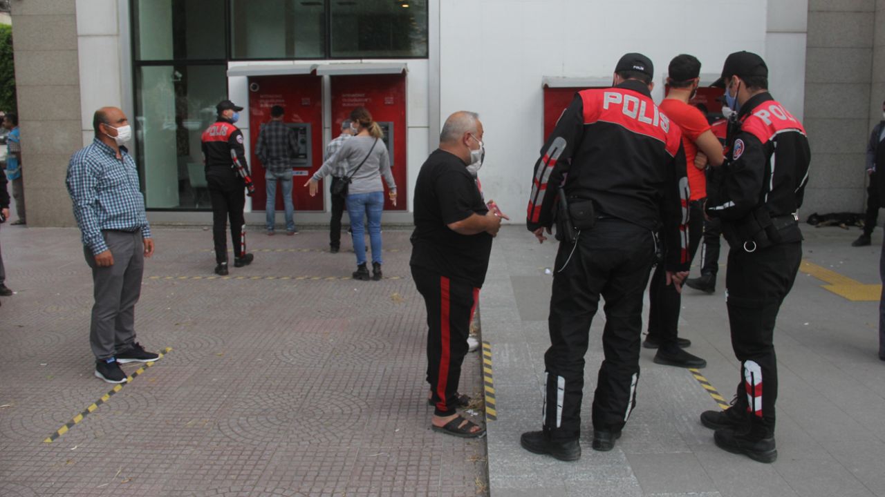 Son dakika... Adana'da polisin sosyal mesafe uyarısına "O benim eşim ayrılamam" yanıtı verdi 3