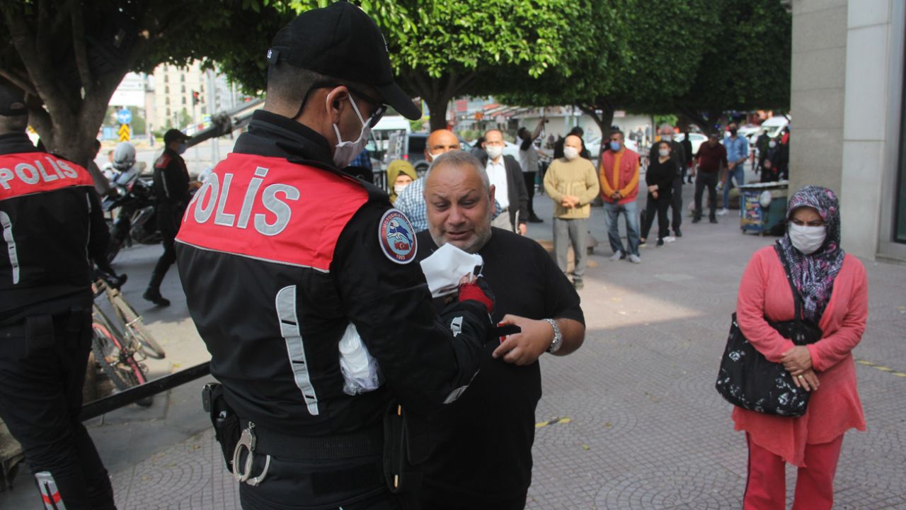 Son dakika... Adana'da polisin sosyal mesafe uyarısına "O benim eşim ayrılamam" yanıtı verdi 5