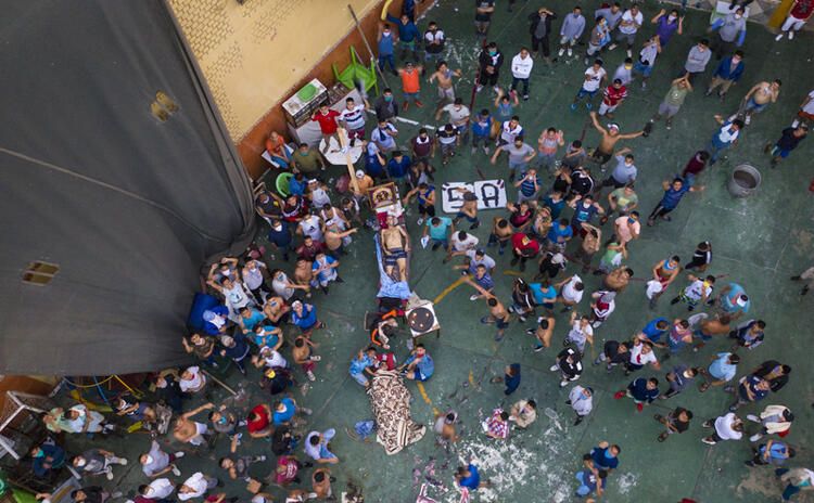 Osmanlı torunu fena kızdı! Hepsini çırılçıplak soydu... 15