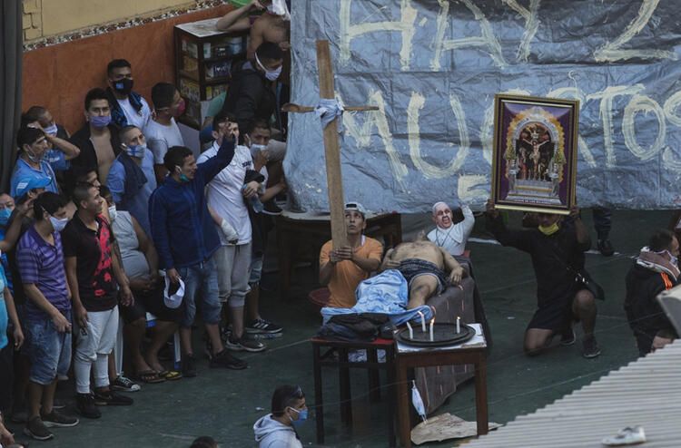 Osmanlı torunu fena kızdı! Hepsini çırılçıplak soydu... 17
