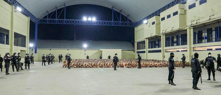 Osmanlı torunu fena kızdı! Hepsini çırılçıplak soydu... 31