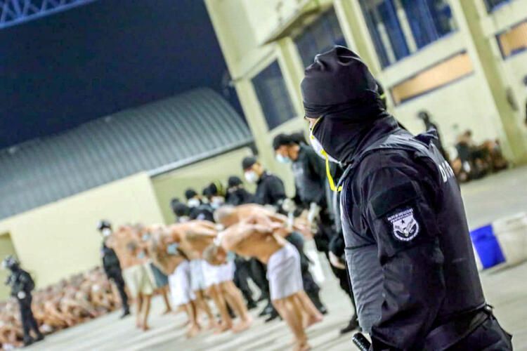 Osmanlı torunu fena kızdı! Hepsini çırılçıplak soydu... 36