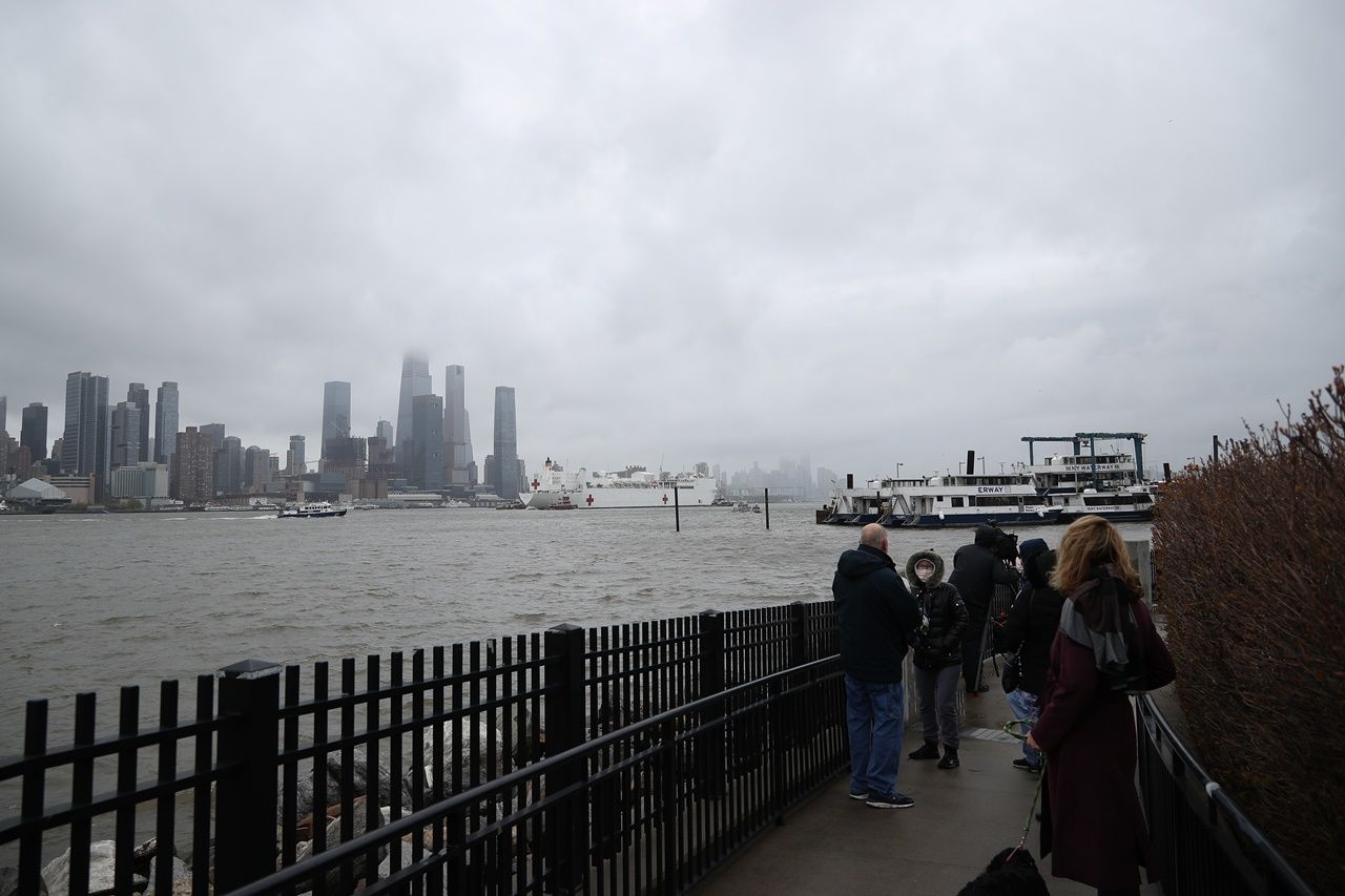 Yüzer hastane New York'tan ayrıldı... 17