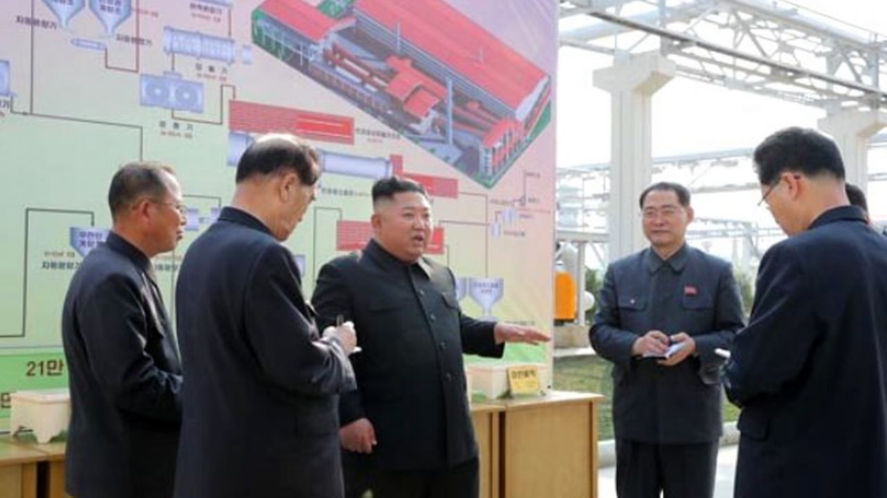 Son dakika... Ölüp ölmediği tartışılan Kim Jong-un servis edilen fotoğraflarında dikkat çeken detay 10
