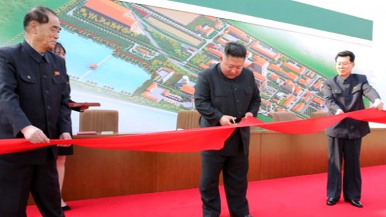 Son dakika... Ölüp ölmediği tartışılan Kim Jong-un servis edilen fotoğraflarında dikkat çeken detay 4