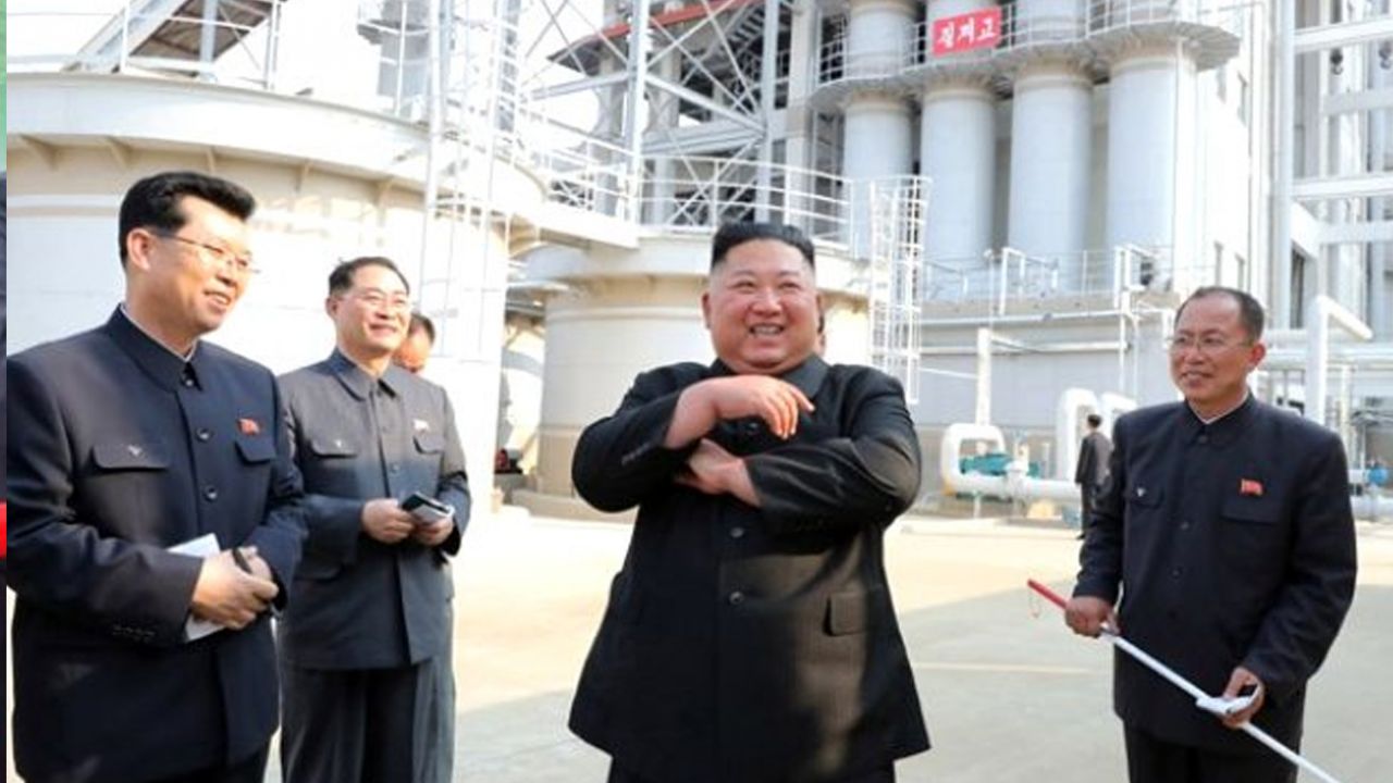 Son dakika... Ölüp ölmediği tartışılan Kim Jong-un servis edilen fotoğraflarında dikkat çeken detay 5