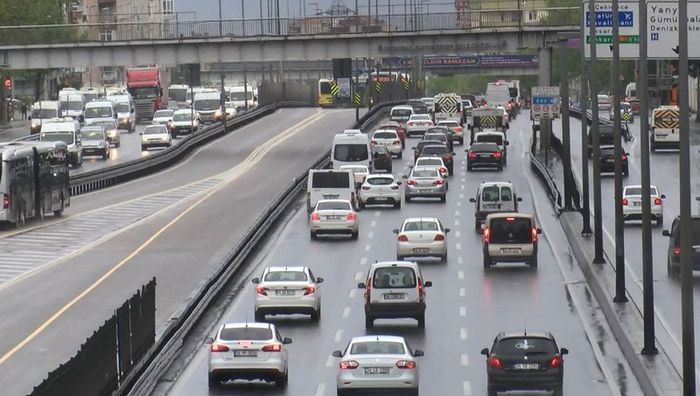 İstanbul trafiği eski günlerini aratmıyor! 8