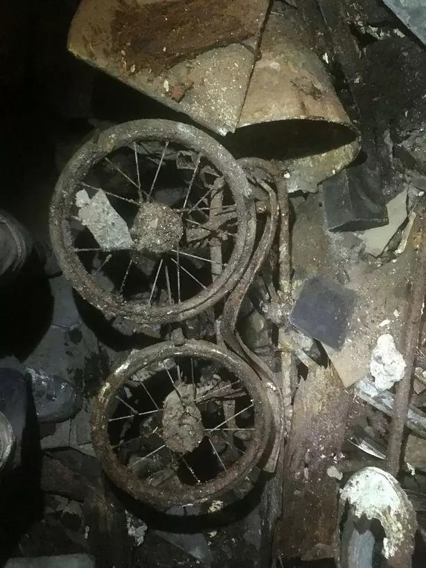 Karantinada sıkılan adam, evinin altında 120 yıllık tünel keşfetti 3