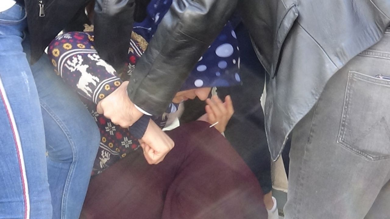 Son dakika... Diyarbakır’da HDP il binası önünde gergin anlar 4