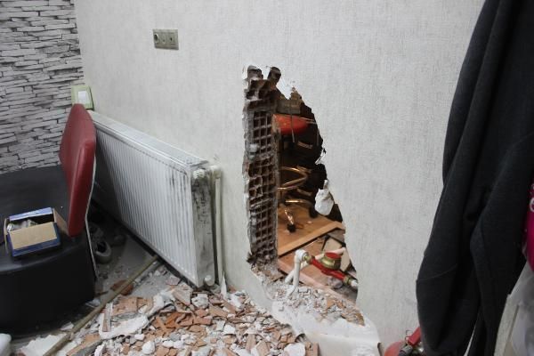Duvarını delip girdikleri kuyumcudan 400 bin liralık altın çaldılar 3