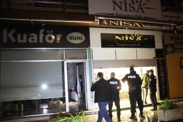 Duvarını delip girdikleri kuyumcudan 400 bin liralık altın çaldılar 4