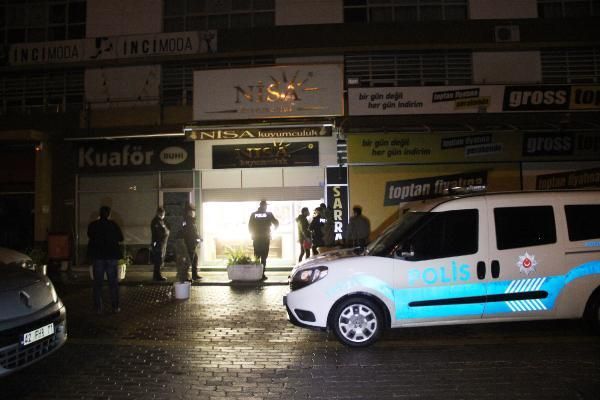 Duvarını delip girdikleri kuyumcudan 400 bin liralık altın çaldılar 6