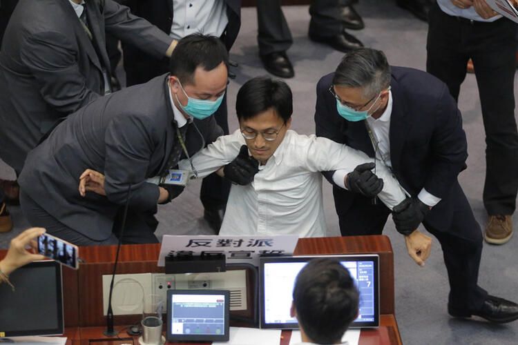 Hong Kong'da ortalık karıştı! Şoke eden fotoğraflar 7