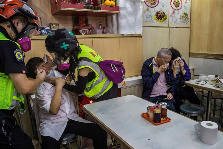 Hong Kong'da ortalık karıştı! Şoke eden fotoğraflar 13