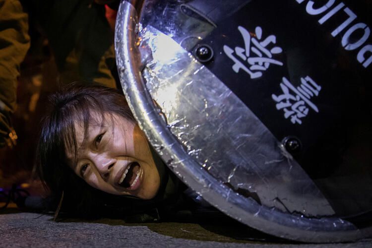 Hong Kong'da ortalık karıştı! Şoke eden fotoğraflar 14