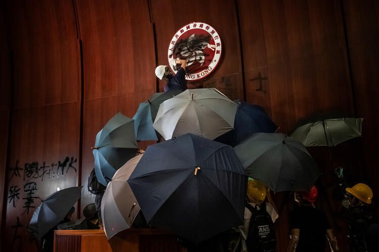 Hong Kong'da ortalık karıştı! Şoke eden fotoğraflar 18