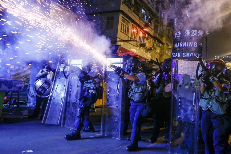 Hong Kong'da ortalık karıştı! Şoke eden fotoğraflar 12