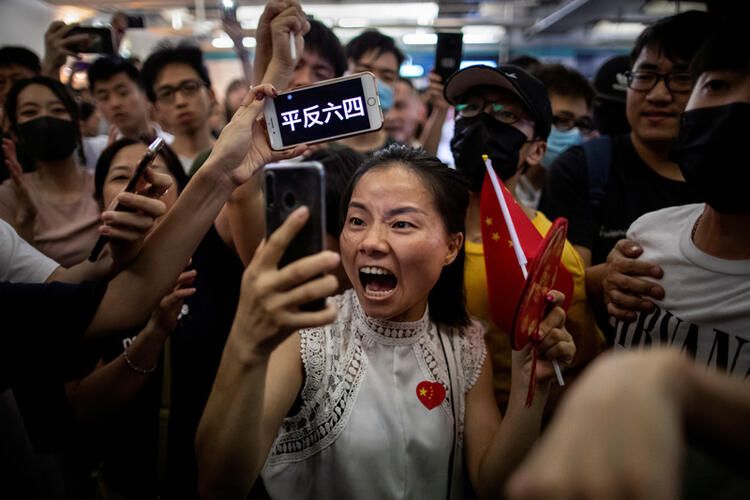 Hong Kong'da ortalık karıştı! Şoke eden fotoğraflar 11