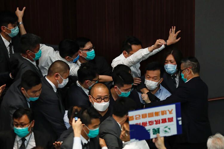 Hong Kong'da ortalık karıştı! Şoke eden fotoğraflar 6