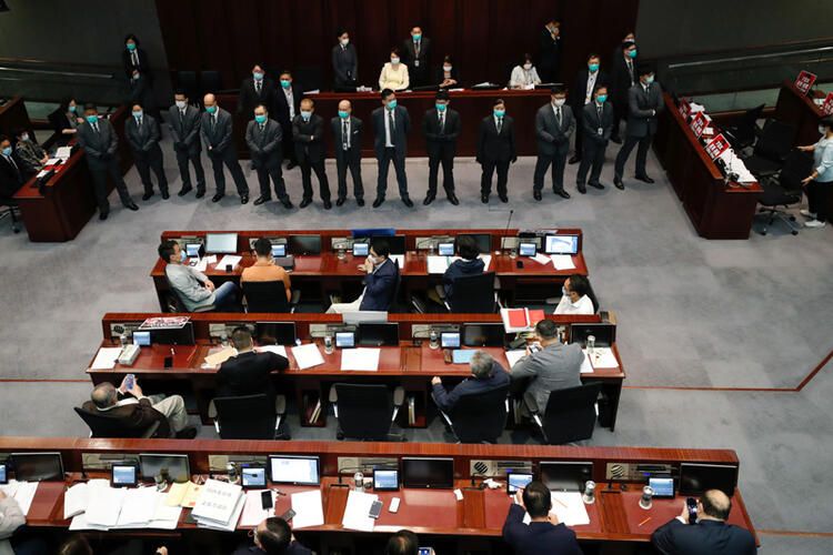 Hong Kong'da ortalık karıştı! Şoke eden fotoğraflar 22