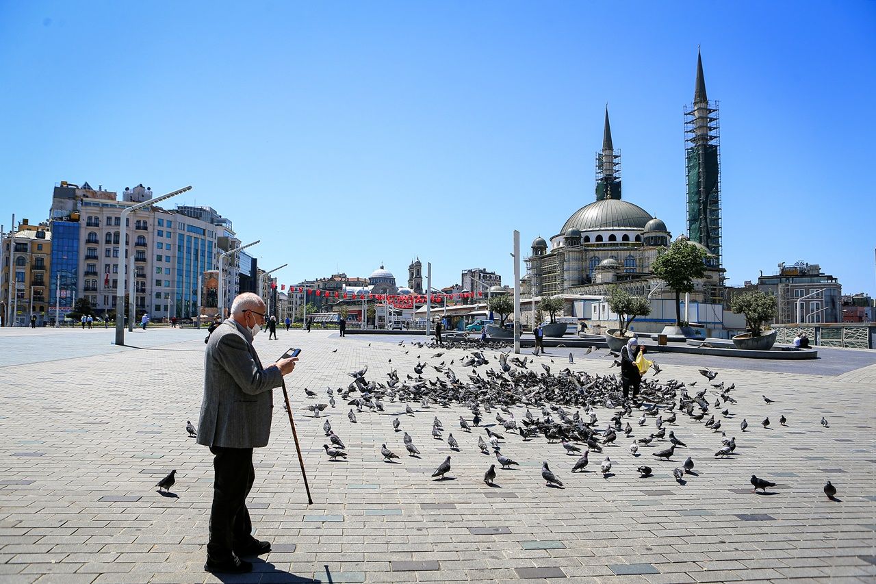 Sahil şeridi ve meydanlar onlara kaldı... 12