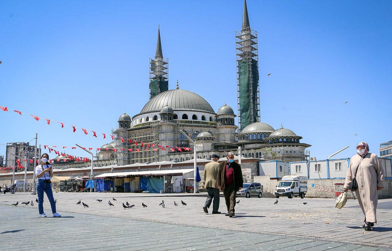 Sahil şeridi ve meydanlar onlara kaldı... 14