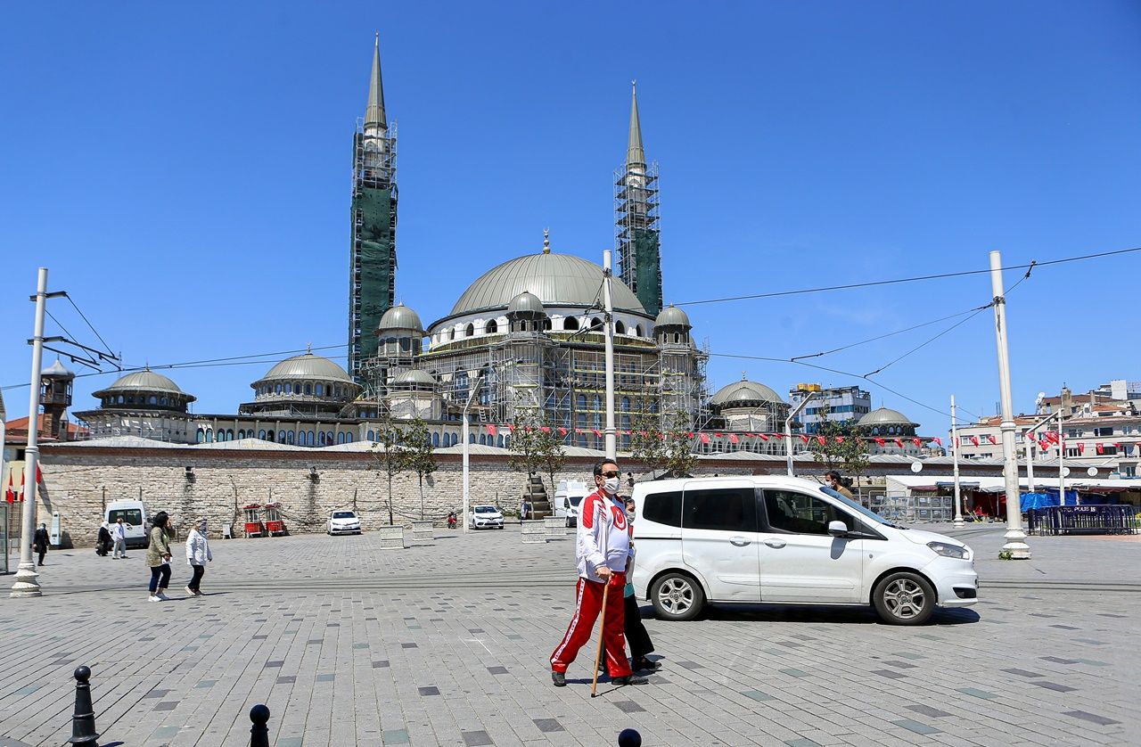 Sahil şeridi ve meydanlar onlara kaldı... 19