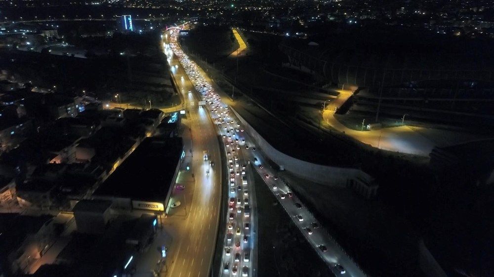 Yasağın ardından gece vakti İstiklal'e akın ettiler! 10