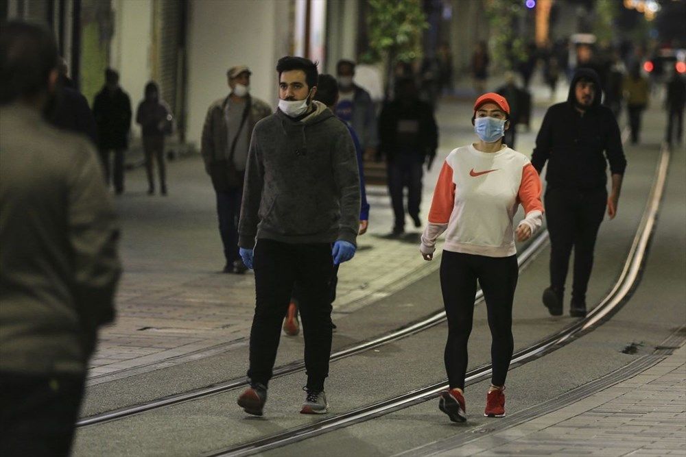 Yasağın ardından gece vakti İstiklal'e akın ettiler! 12
