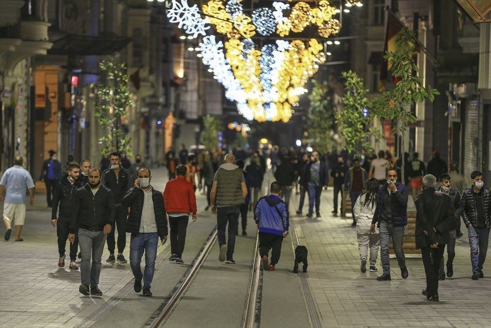 Yasağın ardından gece vakti İstiklal'e akın ettiler! 6